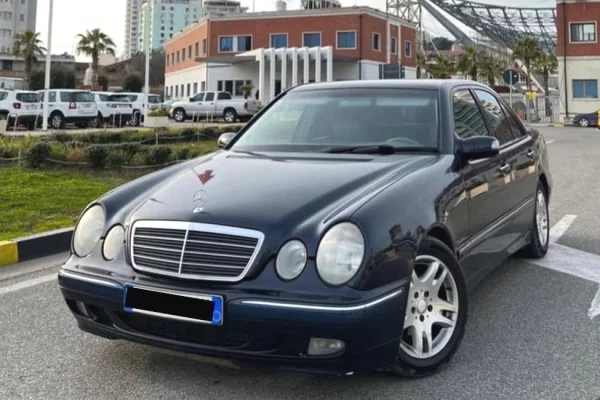 Makina ne shitje  ne Tirane - 3,000 Euro