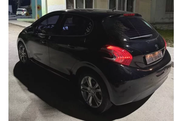 Makina ne shitje  ne Tirane - 6,500 Euro