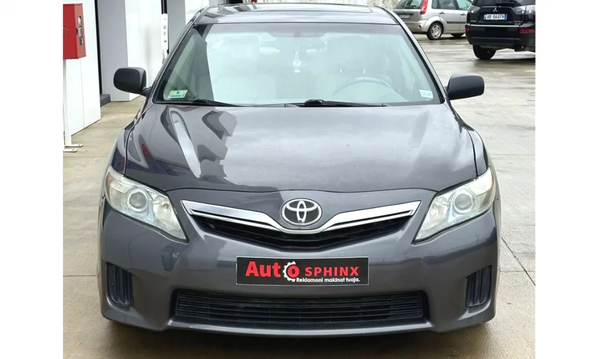 Makina ne shitje ne Tirane, Toyota, 2010 gasoline-gas,Kambio Automatik Pagesa 6,000  Euro.