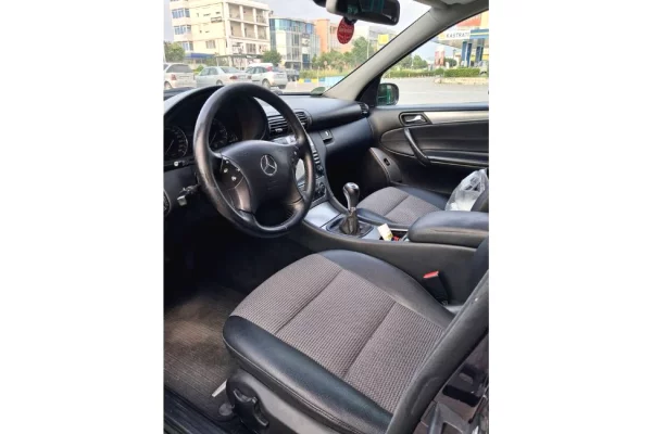 Makina ne shitje ne Tirane - 3,800 Euro