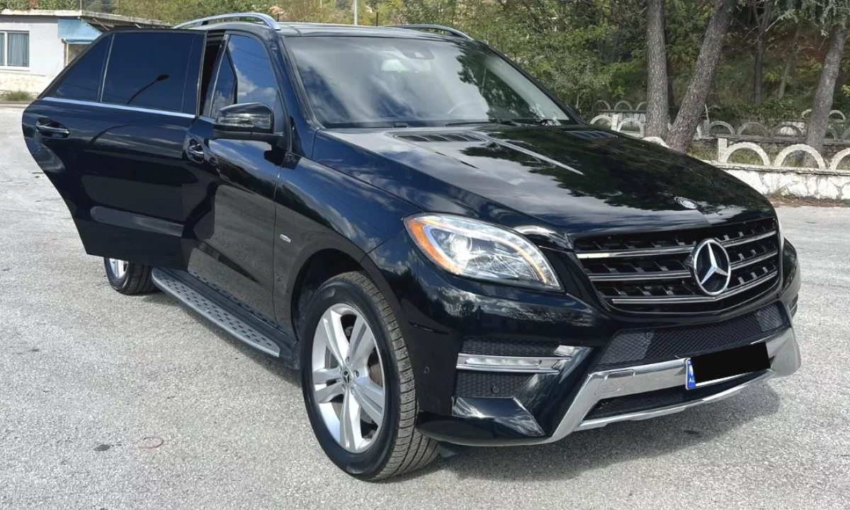 Makina ne shitje ne Tirane, Mercedes-Benz, 2012 Diesel,Kambio Automatik Pagesa 13,000  Euro.