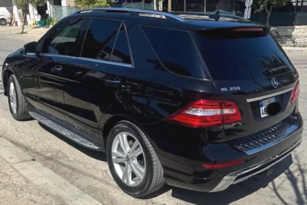 Makina ne shitje ne Tirane - 13,000 Euro