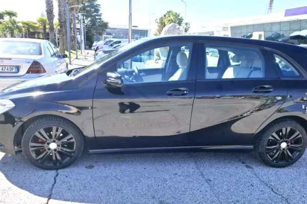 Makina ne shitje ne Tirane - 590,000 Euro