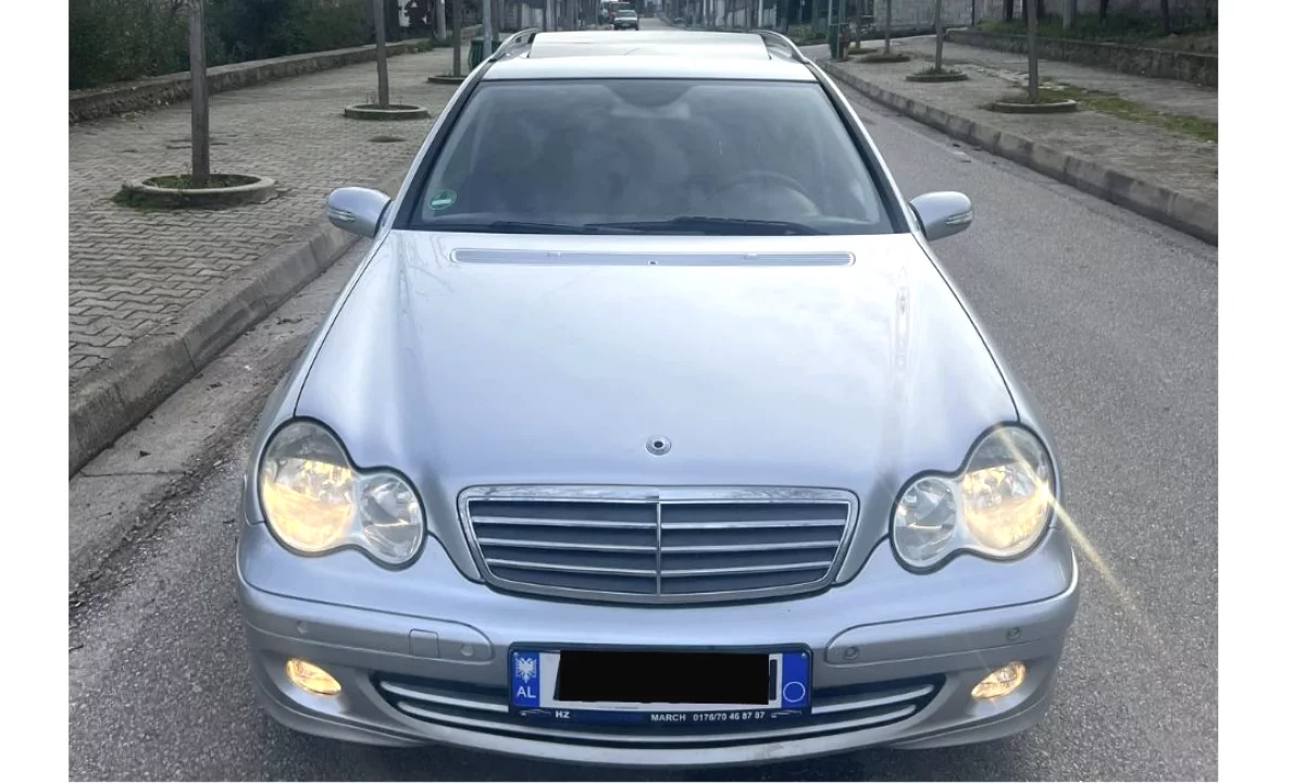 Makina ne shitje ne Tirane, Mercedes-Benz, 2005 Diesel,Kambio Automatik Pagesa 4,000  Euro.