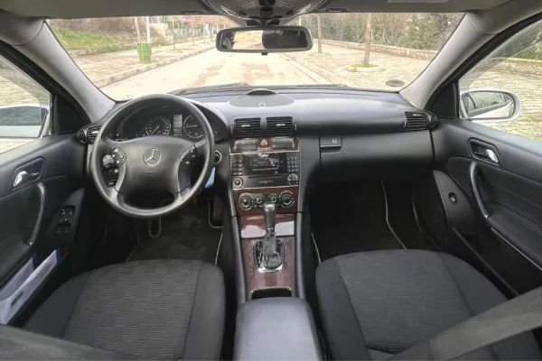 Makina ne shitje ne Tirane - 4,000 Euro