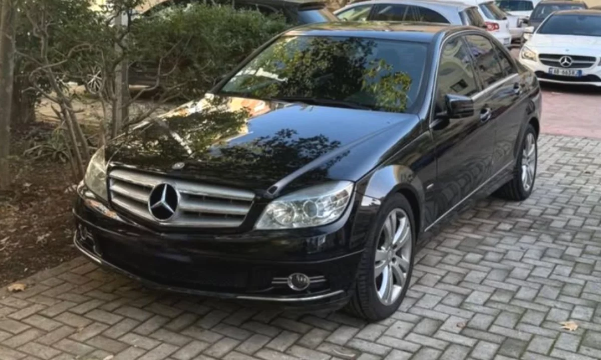 Makina ne shitje ne Lezhe, Mercedes-Benz, 2010 Diesel,Kambio Automatik Pagesa 6,500  Euro.