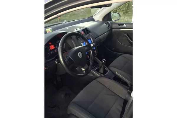 Makina ne shitje ne Tirane - 3,200 Euro