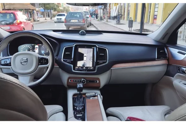 Makina ne shitje ne Tirane - 26,000 Euro