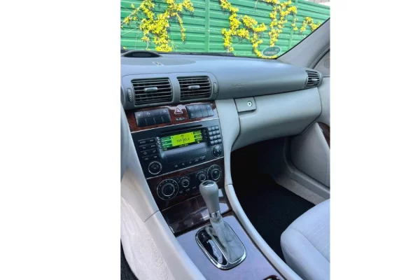 Makina ne shitje ne Tirane - 4,800 Euro