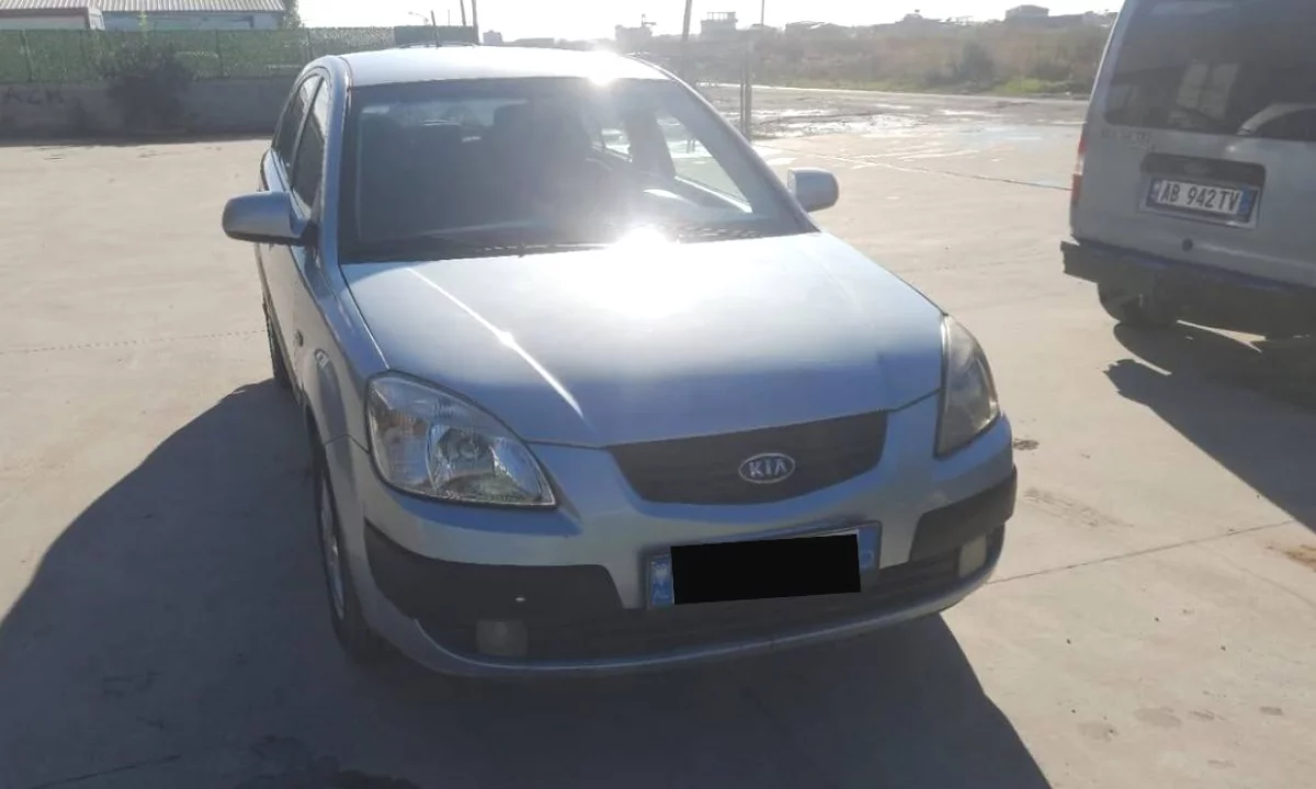 Makina ne shitje ne Tirane, KIA, 2007 Diesel,Kambio Manual Pagesa 2,500  Euro.