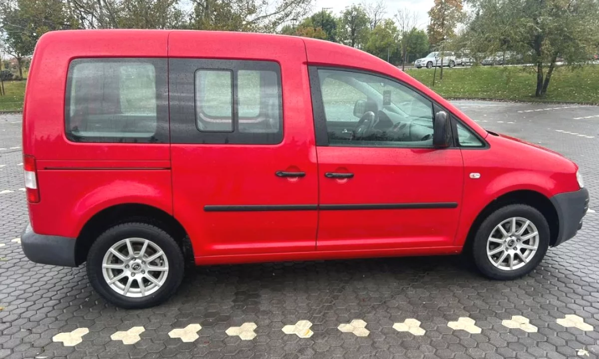 Makina ne shitje ne Tirane, Volkswagen, 2009 Diesel,Kambio Automatik Pagesa 4,800  Euro.