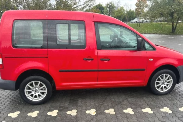 Makina ne shitje ne Tirane - 4,800 Euro