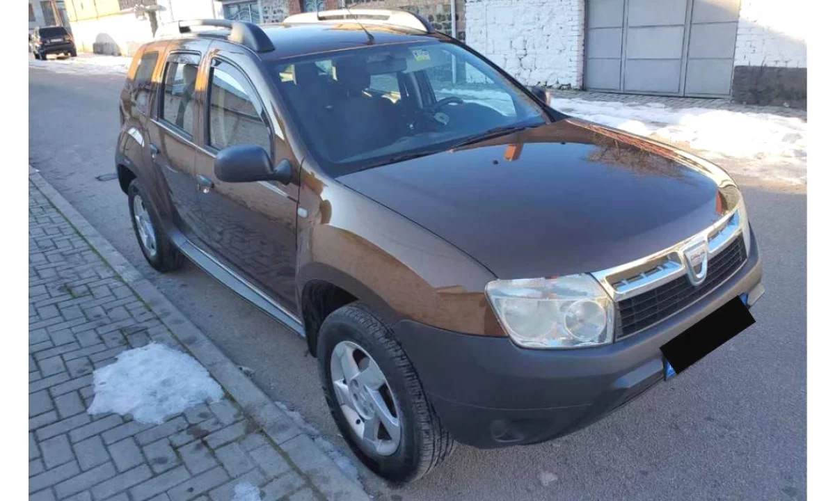 Makina ne shitje ne Korce, Dacia, 2011 gasoline-gas,Kambio Automatik Pagesa 5,000  Euro.