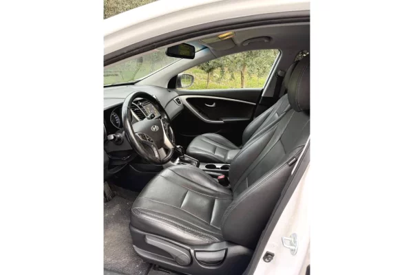 Makina ne shitje ne Tirane - 8,300 Euro