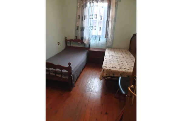 Shtepi me qera Apartament ne Tirane, 2+1, Mobilimi E mobiluar, Pagesa 40,000  Leke.