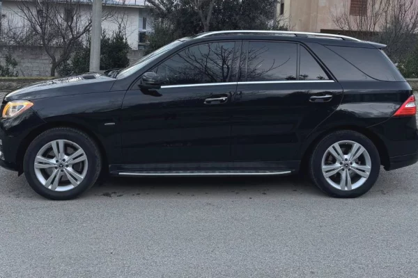 Makina ne shitje ne Tirane - 13,300 Euro