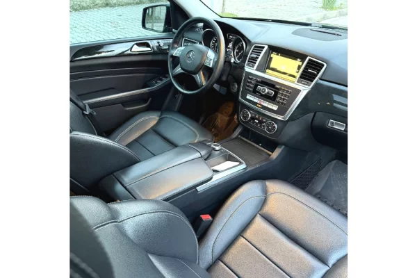 Makina ne shitje ne Tirane - 13,300 Euro