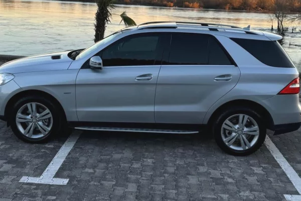 Makina ne shitje ne Tirane - 13,500 Euro