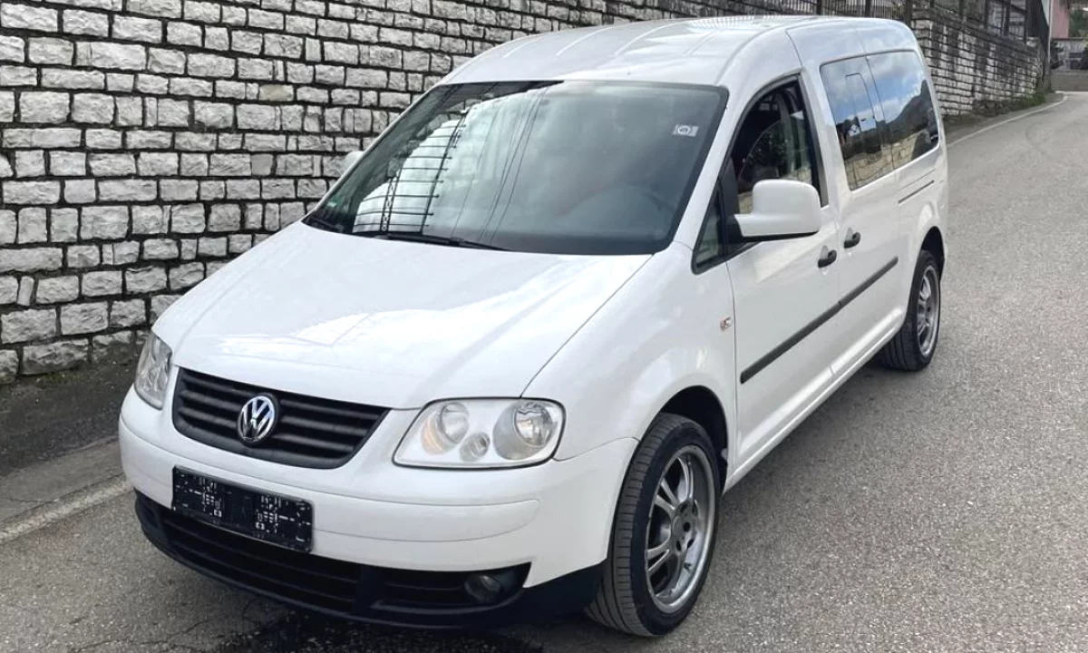 Makina ne shitje ne Tirane, Volkswagen, 2008 Diesel,Kambio Manual Pagesa 6,800  Euro.