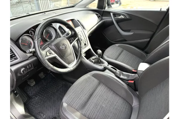 Cars for sale in Pristina - 6,900 Euro