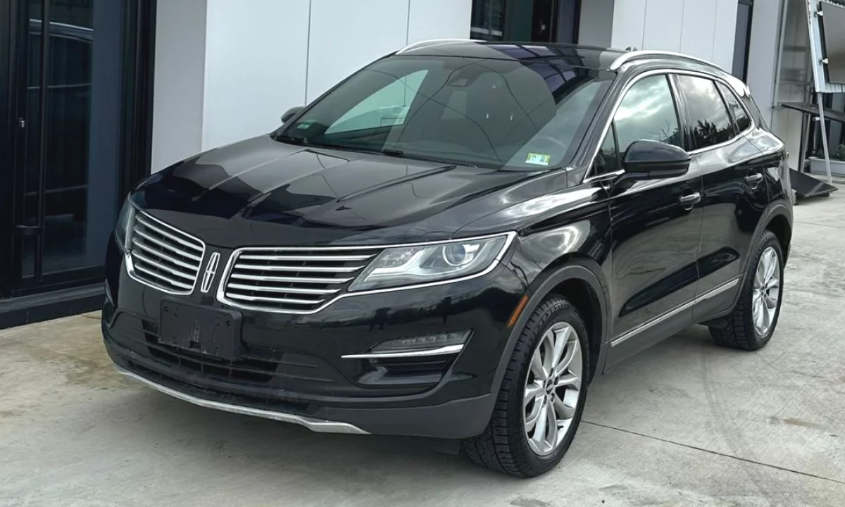 Makina ne shitje ne Tirane, Lincoln, 2015 Diesel,Kambio Automatik Pagesa 14,500  Euro.