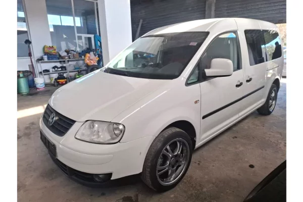 Makina ne shitje ne Tirane - 6,800 Euro