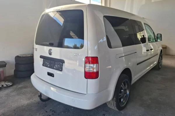 Makina ne shitje ne Tirane - 6,800 Euro