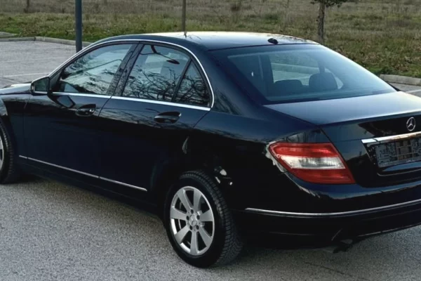 Makina ne shitje ne Tirane - 5,500 Euro