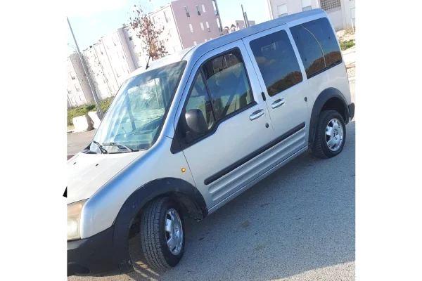 Makina ne shitje ne Tirane - 2,500 Euro