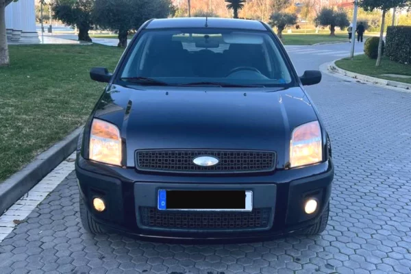 Makina ne shitje ne Tirane - 2,600 Euro