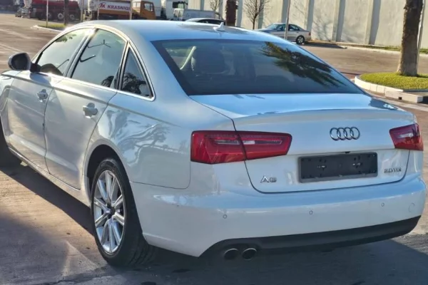 Makina ne shitje ne Tirane - 8,500 Euro