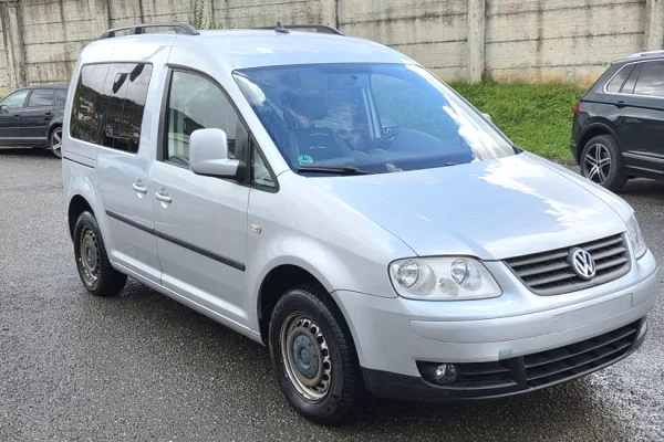 Makina ne shitje ne Tirane - 4,000 Euro