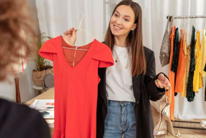 Njoftime Pune punonjese (praktik shitëse)