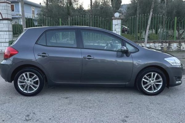 Makina ne shitje ne Tirane - 4,600 Euro