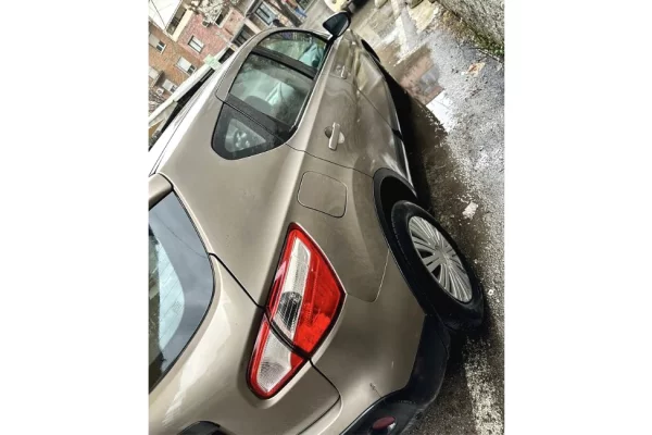 Makina ne shitje ne Tirane - 4,700 Euro