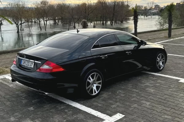 Makina ne shitje ne Tirane - 8,200 Euro