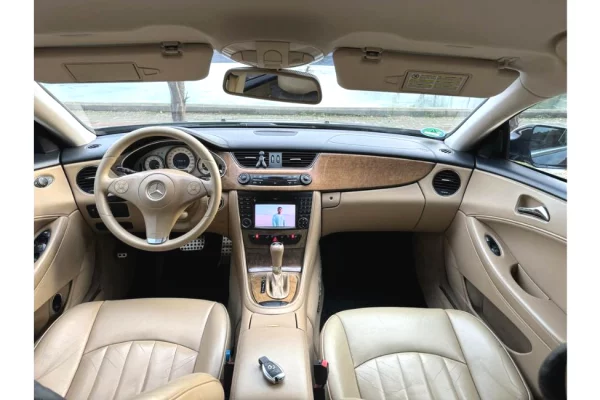 Makina ne shitje ne Tirane - 8,200 Euro