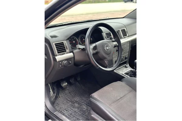 Cars for sale in Tirana - 1,800 Euro