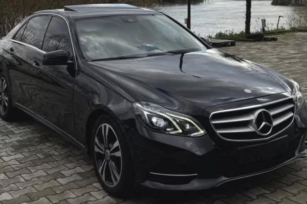 Makina ne shitje ne Tirane - 11,900 Euro