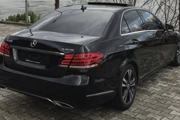 Makina ne shitje ne Tirane - 11,900 Euro