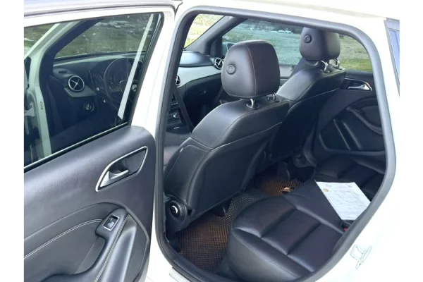 Cars for sale in Berat - 7,900 Euro