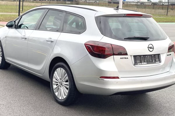 Cars for sale in Pristina - 6,900 Euro