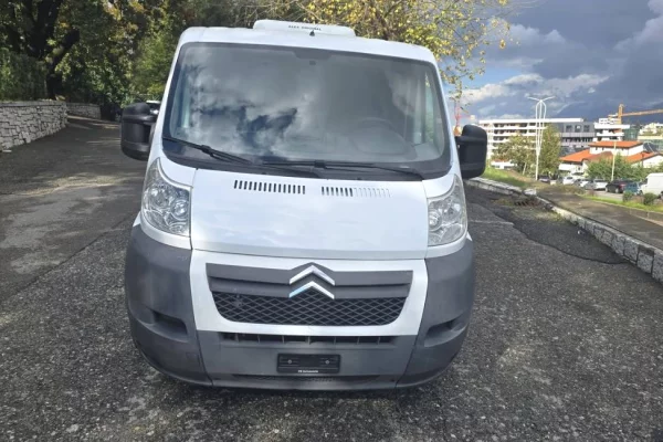 Makina ne shitje ne Tirane - 7,900 Euro