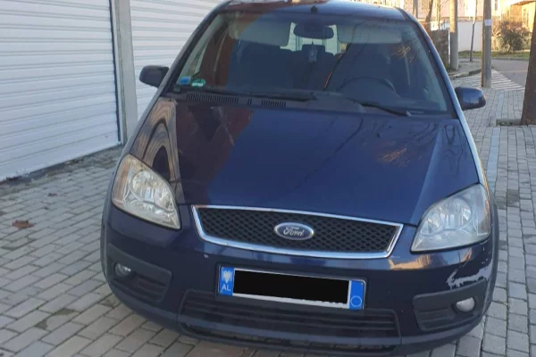 Makina ne shitje ne Tirane - 1,800 Euro