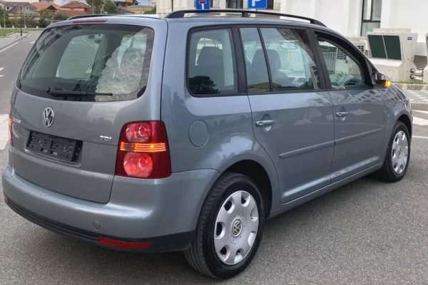 Makina ne shitje ne Tirane - 5,300 Euro