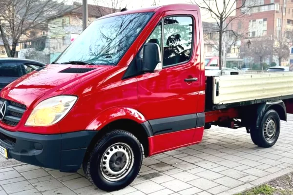 Makina ne shitje ne Tirane - 9,500 Euro