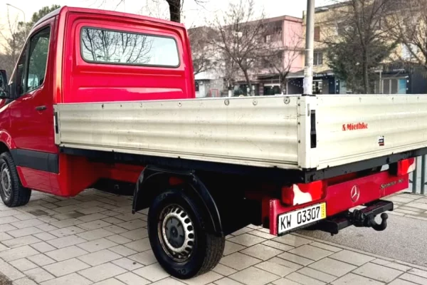 Makina ne shitje ne Tirane - 9,500 Euro