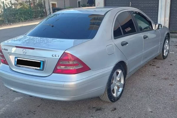 Makina ne shitje ne Fier - 2,500 Euro