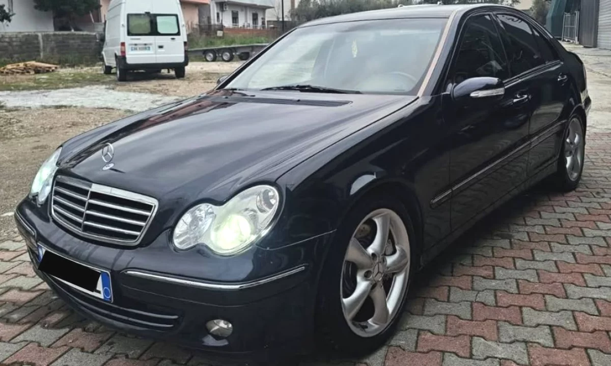 Cars for sale in Tirana, Mercedes-Benz, 2004 gasoline-gas,Kambio Automatik Payment 3,300  Euro.