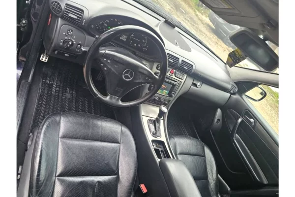 Makina ne shitje ne Tirane - 3,300 Euro